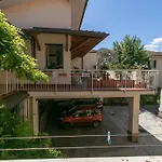 Unika House